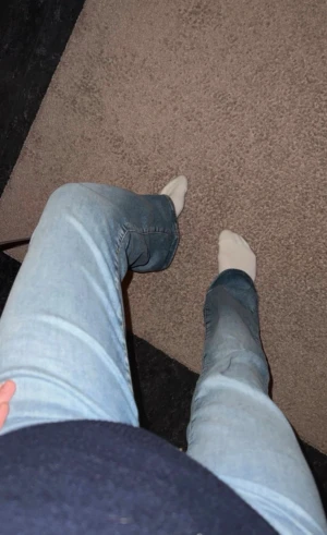 Utsvängda jeans blå - Säljer ett par ljusblå bootcut jeans använd inte alls mycket 1-2 gånger sen dess hänger de i min garderob jätte fina och ganksa sköna jeans😊🩵