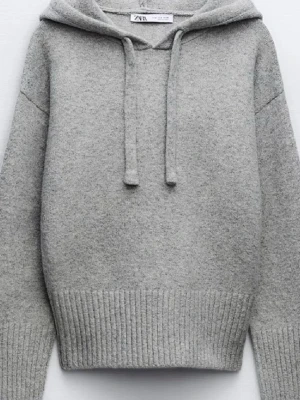 Zara stickad hoddie - Stickad hoddie från zara, pris kan sänkas vid snabb affär! Skriv privat vid frågor