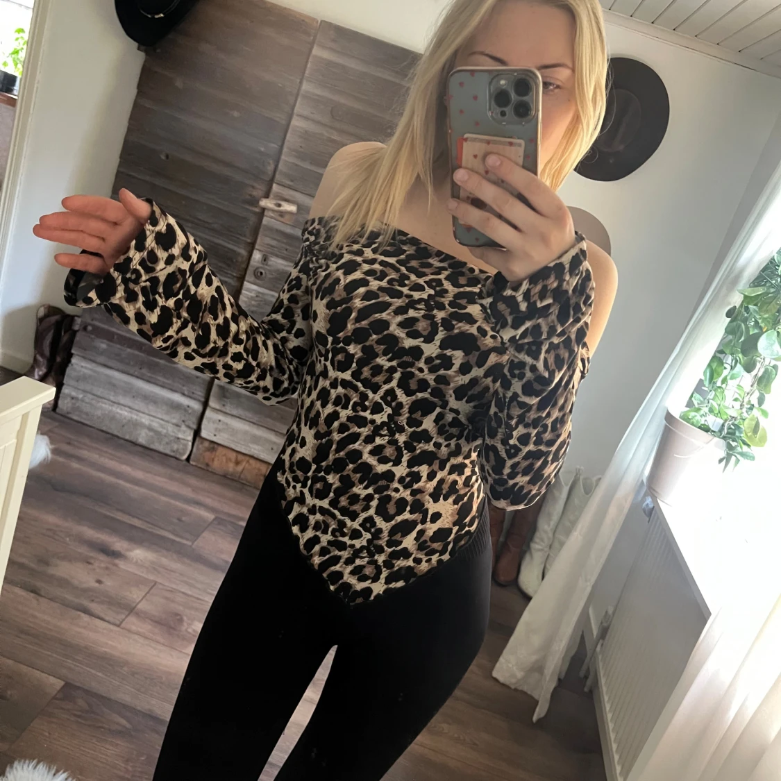 Leopardmönstrad offshoulder topp - 1