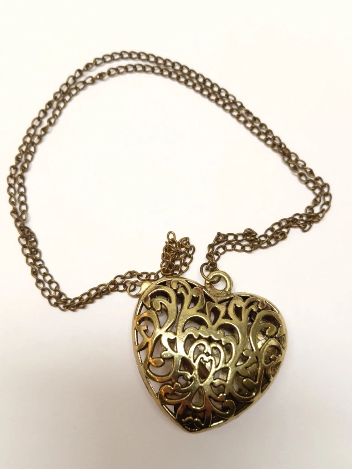 Halsband med stort hjärta