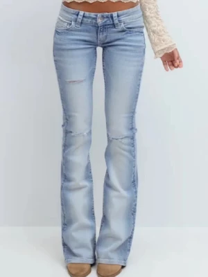 Gina tricot - decorated low flare jeans - Nya super fina Gina jeans från deras 14+ kollektion. Storlek S, slutsålda. Tvättade en gång bara inför försäljning😇