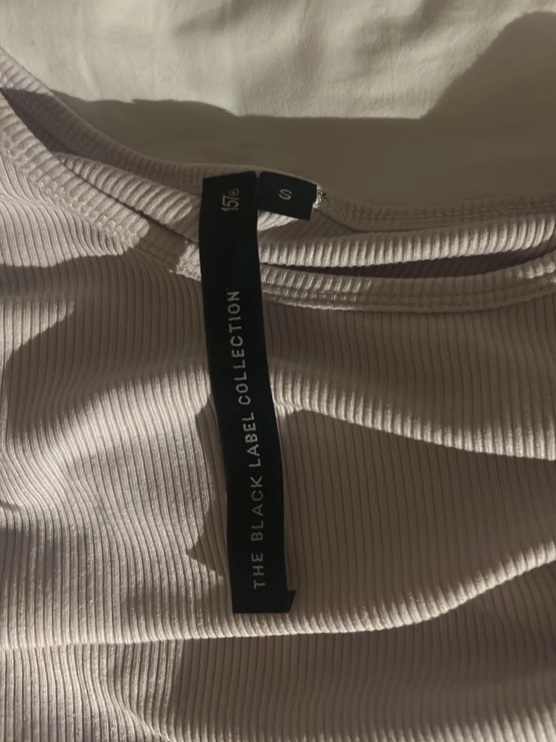 Beige ribbad topp från The Black Label - 2