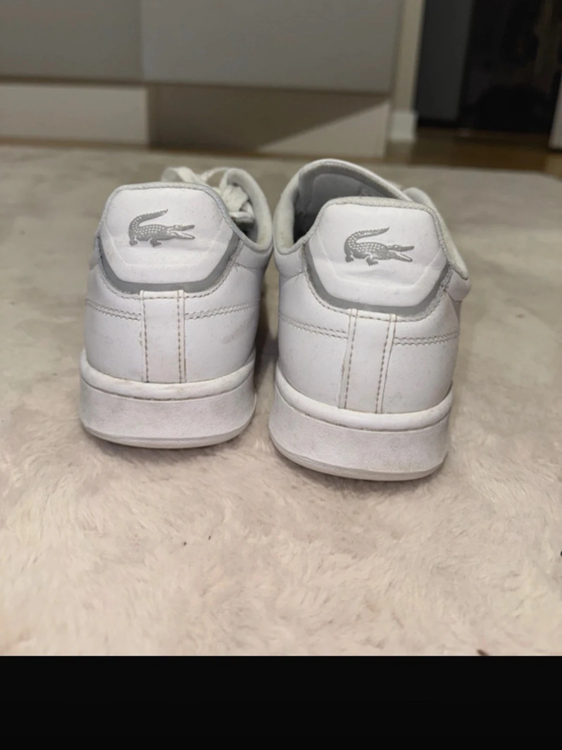 Vita sneakers från Lacoste i skinn - 2