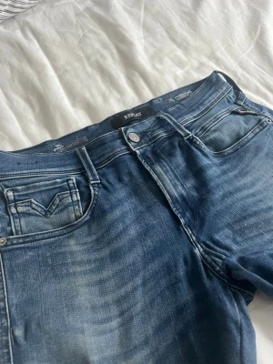 Replay jeans  - Replay anbass jeans - Slim fitt passform - storlek w29/31L - Nypris 1800kr - skriv vid frågor och funderingar!🕺