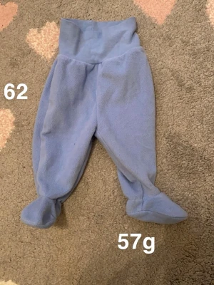 Fleecebyxor med fot - Fint använt skick. Storlek 62
