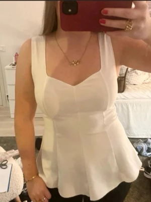 Vitt fint linne - Säljer pågrund av ingen användning💓