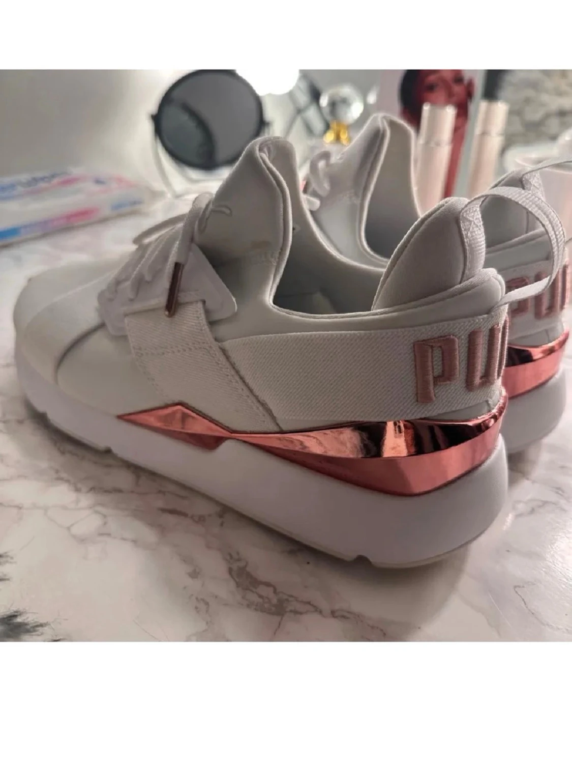 Vita sneakers från Puma med roséguld - 1