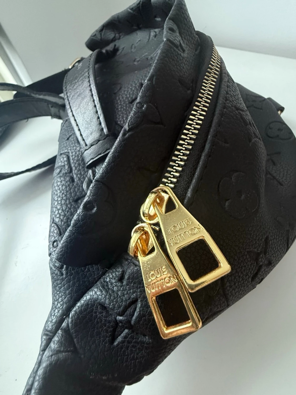 Svart supersnygg mönstrad axelväska  - 1