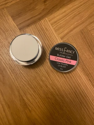 Builder Gel Classic Pink - Miss Fancy Builder Gel i färgen Classic Pink, 30g. Oöppnad! Nypris:330kr