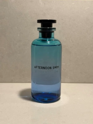 LV Afternoon Swim splittar/samples/parfymprover/parfym - ❗️FINT PRIS❗️  LV Afternoon Swim   Pris:   2 Ml - 69kr  3 Ml - 99kr   5 Ml - 159kr  10 Ml - 309kr  30Ml - 899kr  Porto tillkommer📬  Ha det bra!😊