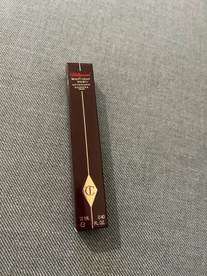 Charlotte Tilbury Beauty Light Wand - Hollywood Beauty Light Wand i färgen Spotlight från Charlotte Tilbury.