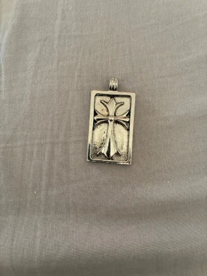 Chromehearts hänge med kors -  Priset kan diskuteras vid snabb affär