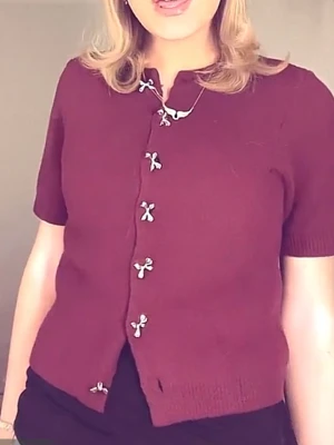 Vinröd kofta med rosettknappar från Zara - Vinröd kofta med rosett knappar storlek S