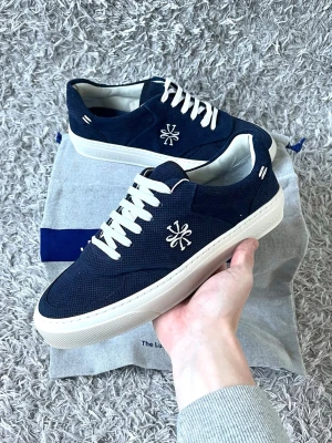 Jacob Cohen sneaker - Säljer ett par helt nya Jacob Cohën sneakers! | Kommer med låda och dustbag! | Väldigt svåra att få tag på så passa på! | Storlek 41. | Ställ gärna frågor innan du köper!