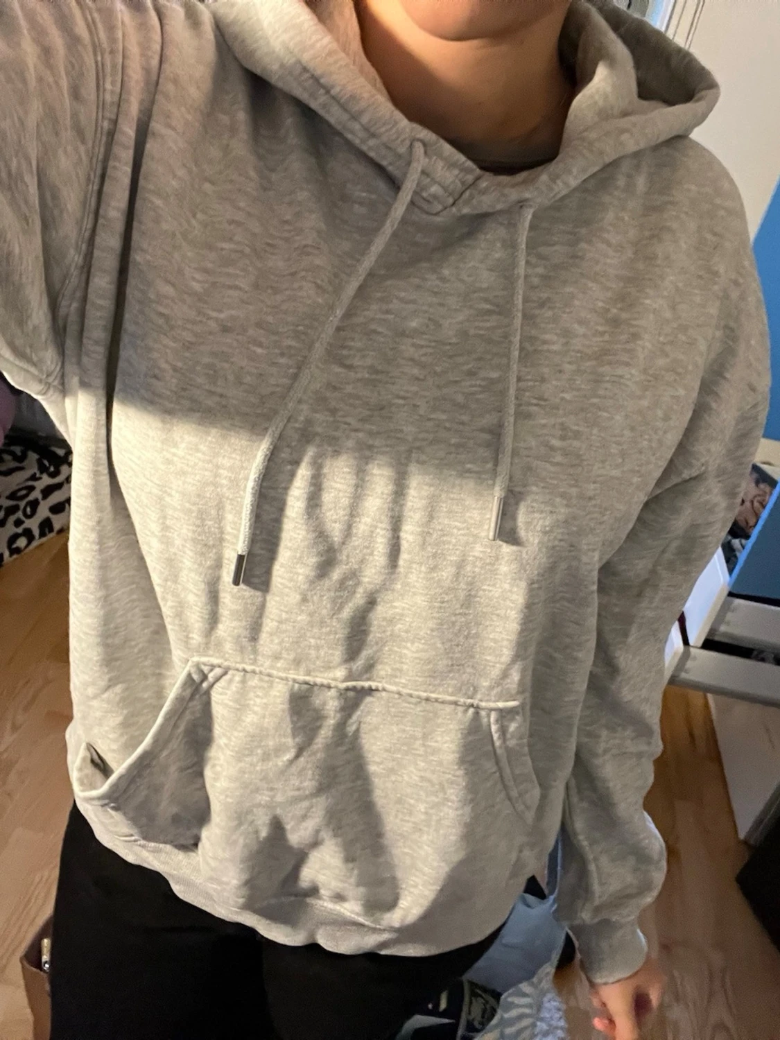 Grå hoodie - 1