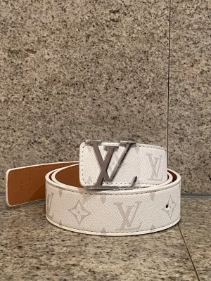 Vitt flower bälte - Helt nyttt