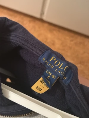 Polo Ralph lauren zip - En fin polo Ralph lauren zip i väldigt bra skick, storlek XS. 