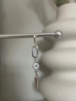 Örhänge  - Jättefint silverörhänge som är egengjort🩷🩷