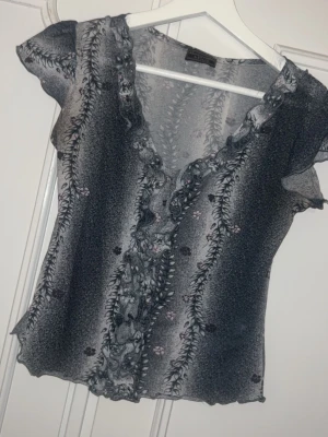 Grå mönstrad tröja  - Grå mönstrad tröja storlek S