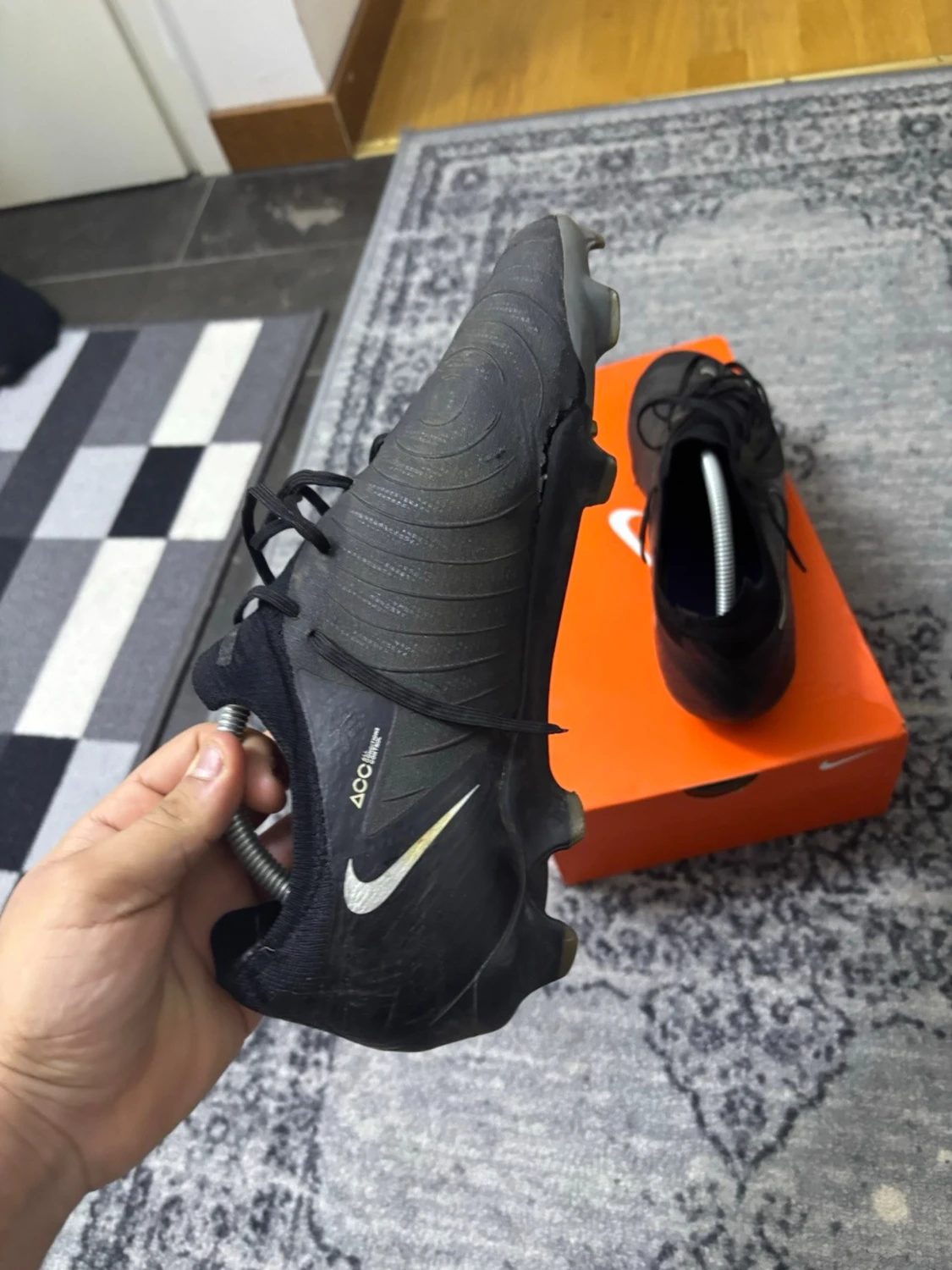 Svarta Nike fotbollsskor med snörning - 3