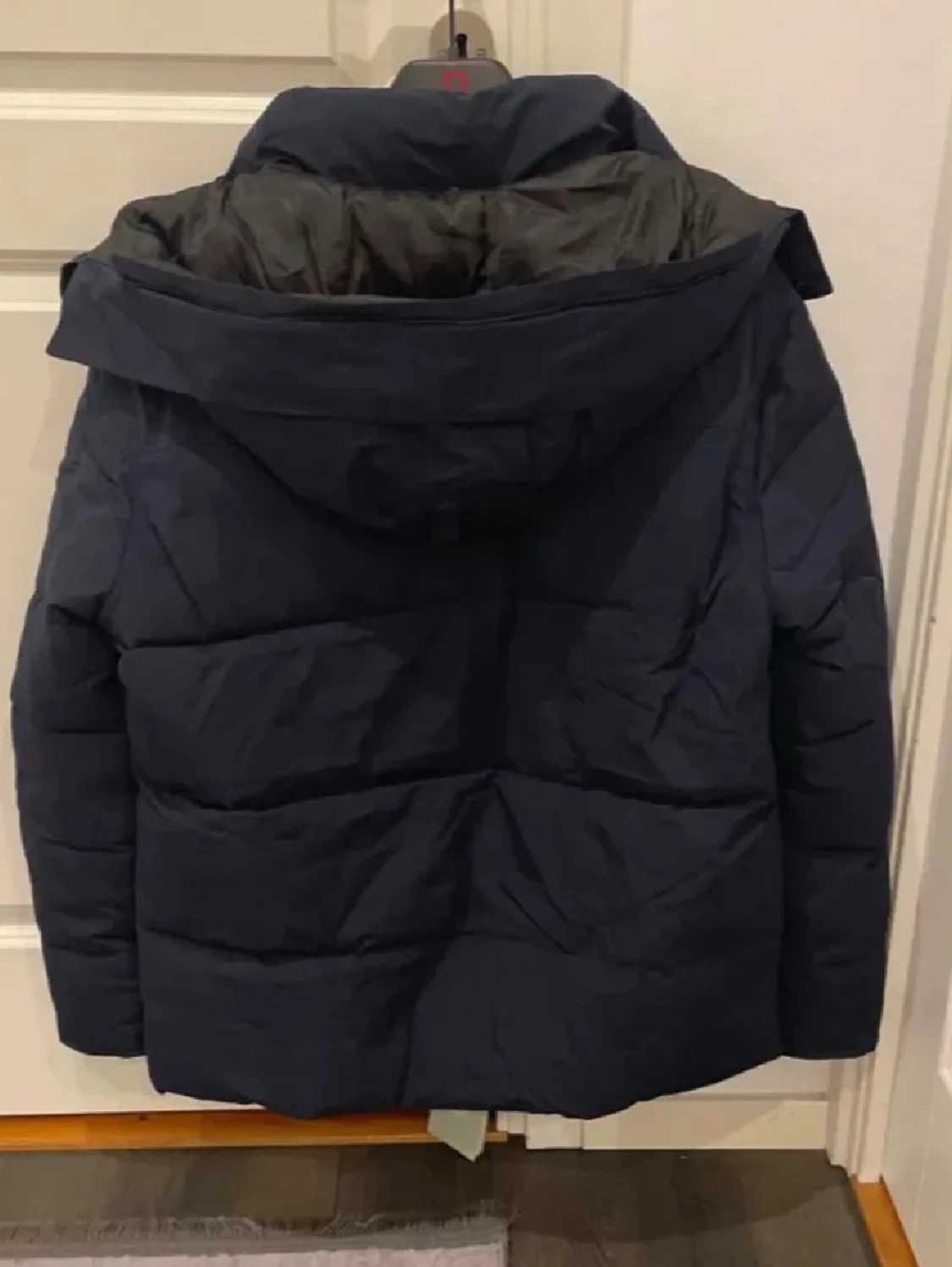 Mörkblå pufferjacka från Canada Goose - 1