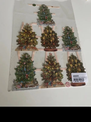 Bokmärken - Julgranar 7 st  - Bokmärkensjulgeannar för dekoration scrapbooking kortmakeri pyssel. Fint skick 7 st i förpackningen 