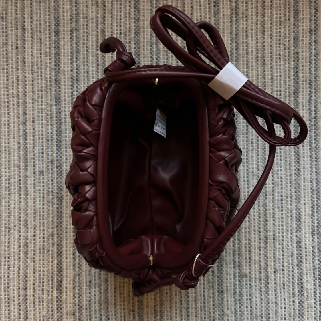 Vinröd flätad väska - 2