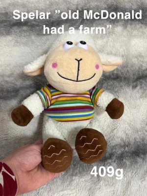 Leksak lamm - Sjunger ”old McDonald had a farm”. Ej tvättad då den har batteri.
