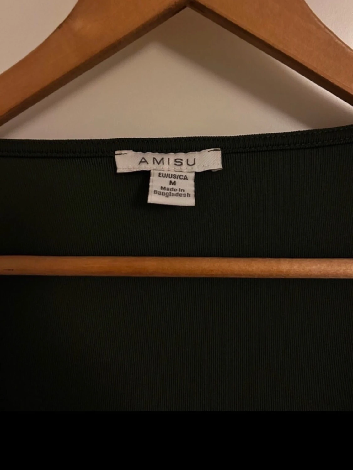 Mörkgrön croppad topp från Amisu - 2