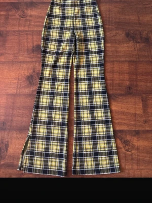 hm byxor - byxor ifrån hm!! inga tecken på användning och använda fåtal gånger💕