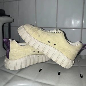 Eytys Mocha  - Fina skor överlag, smutsen förstör en del, perfekt till dig som har tid o ork o rengöra dom, o ge dom ett bättre liv säljer dom då jag inte har tid eller ork o fixa dom