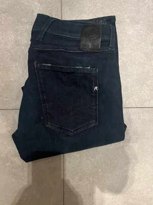 Replay anbass  - Tjena, säljer nu dessa riktigt snygga Replay anbass hyperflex i Stl W32L34. Dom är i riktigt bra skick. Nypris 1600✅Vid minsta funderingar så är det bara att höra av sig//Allt gott