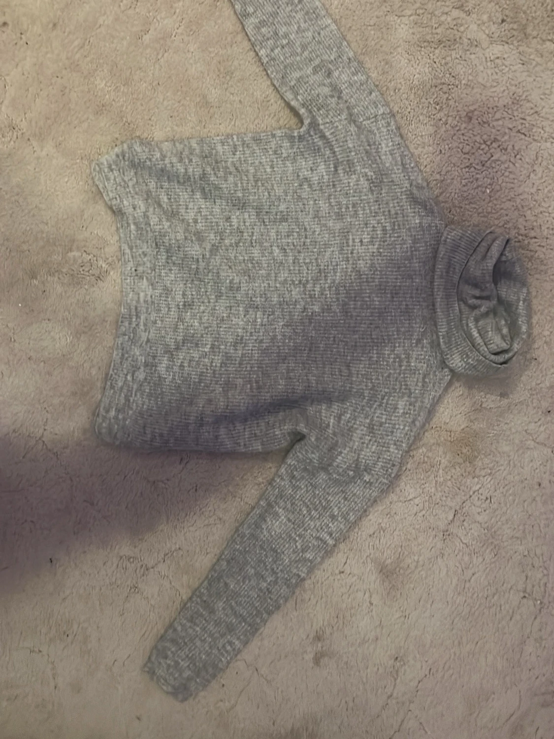 Grå polotröja i ribbstickat