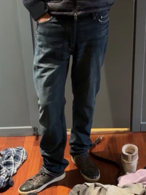 Weekday byxor - Snygga weekday jeans med rak passform