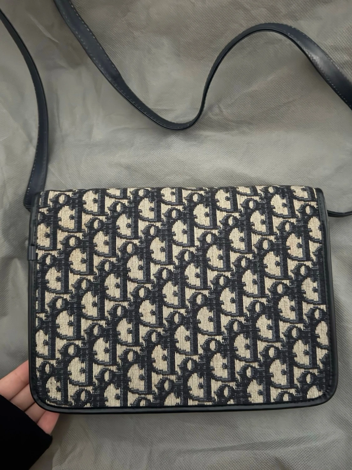 Dior monogram axelremsväska - 1