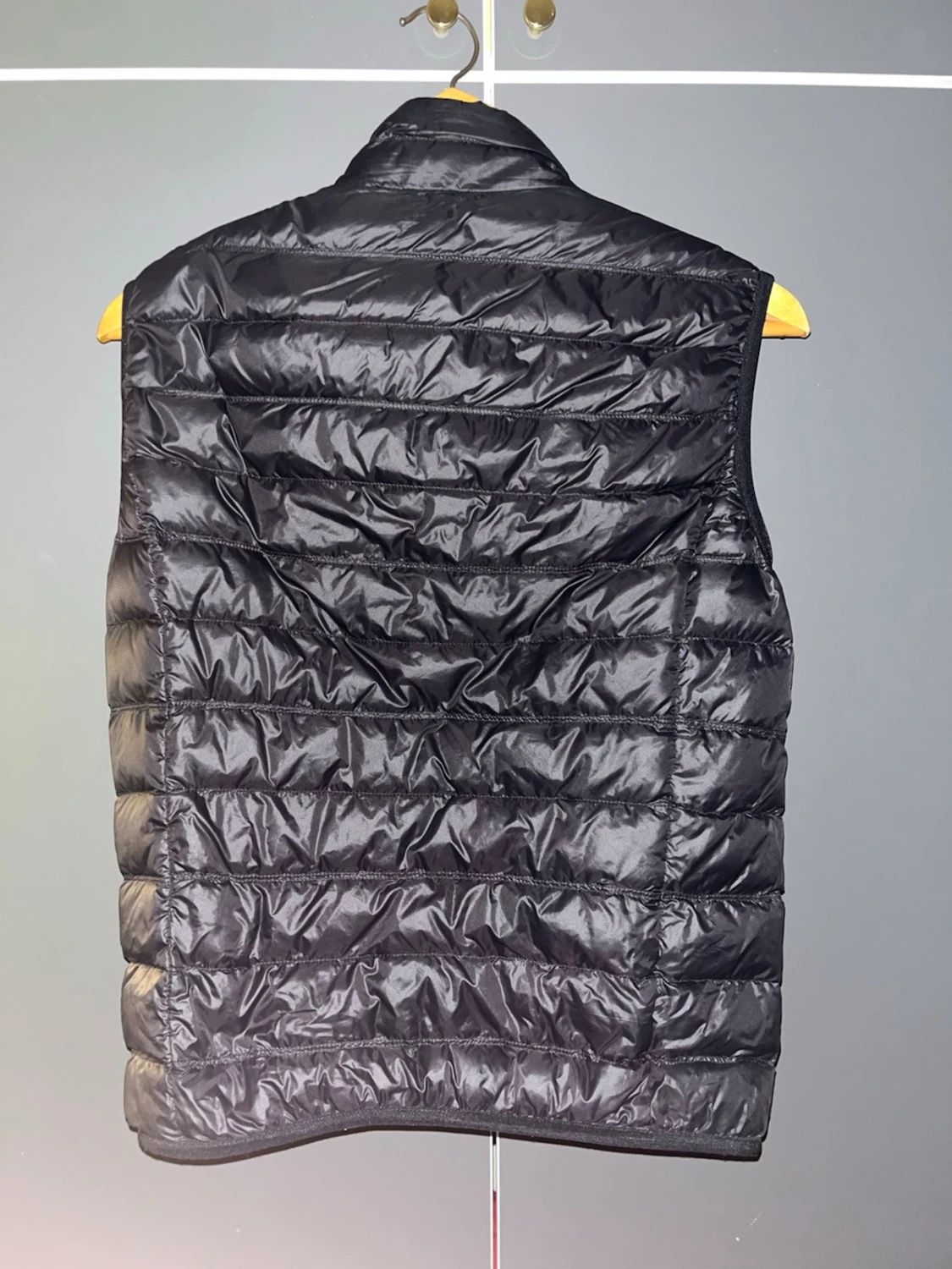 Svart dunväst från EA7 Emporio Armani - 1