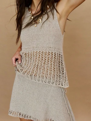 Beige stickad linnetopp Pull&Bear - Trendig beige stickad linnetopp från Pull&Bear 