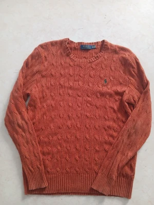 Kabelstickad tröja Polo - Kabelstickad tröja i rostorange från Polo Ralph Lauren storlek medium. Pris går självklart att diskutera