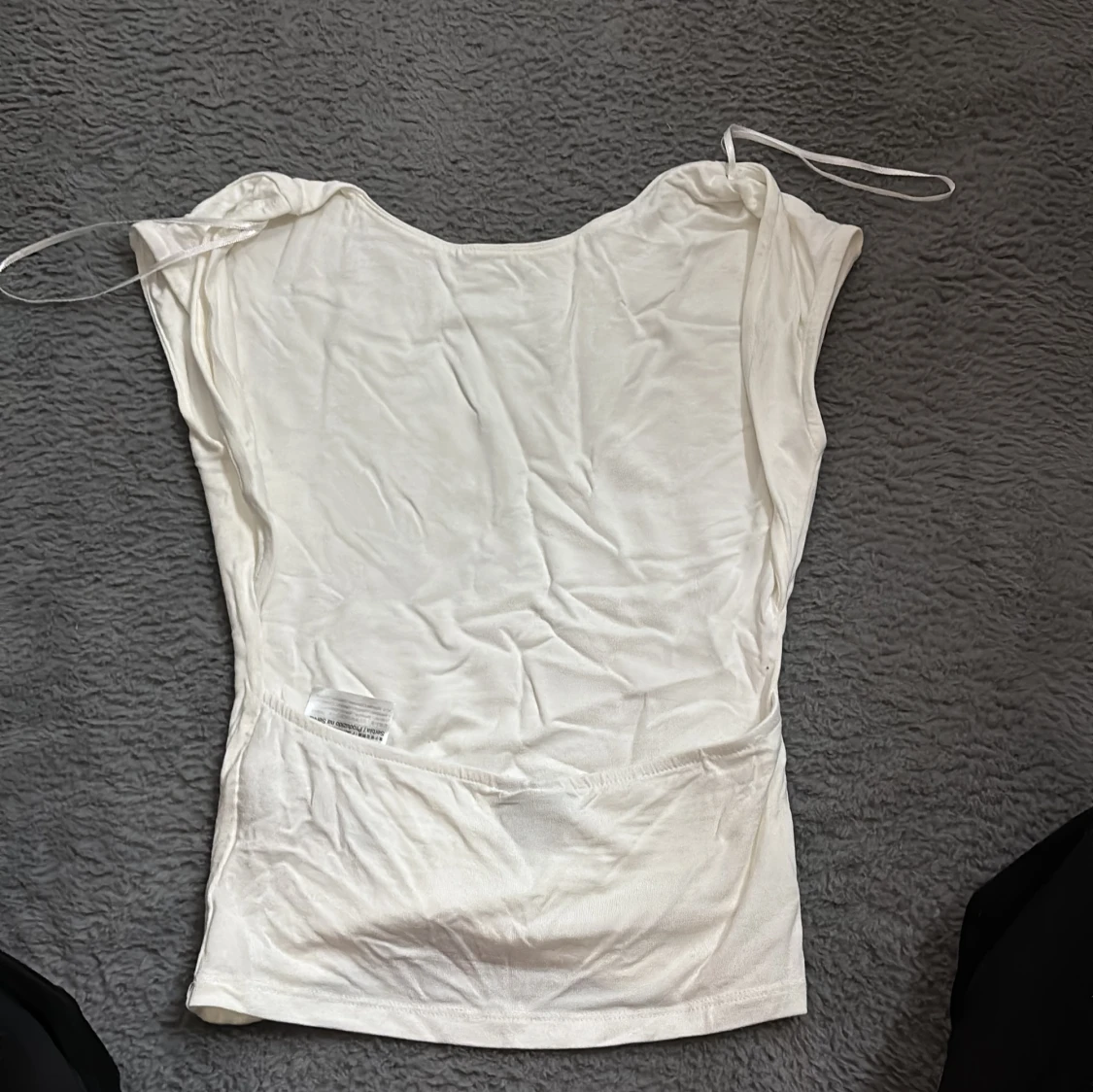 Vit ärmlös topp med öppen rygg - 1