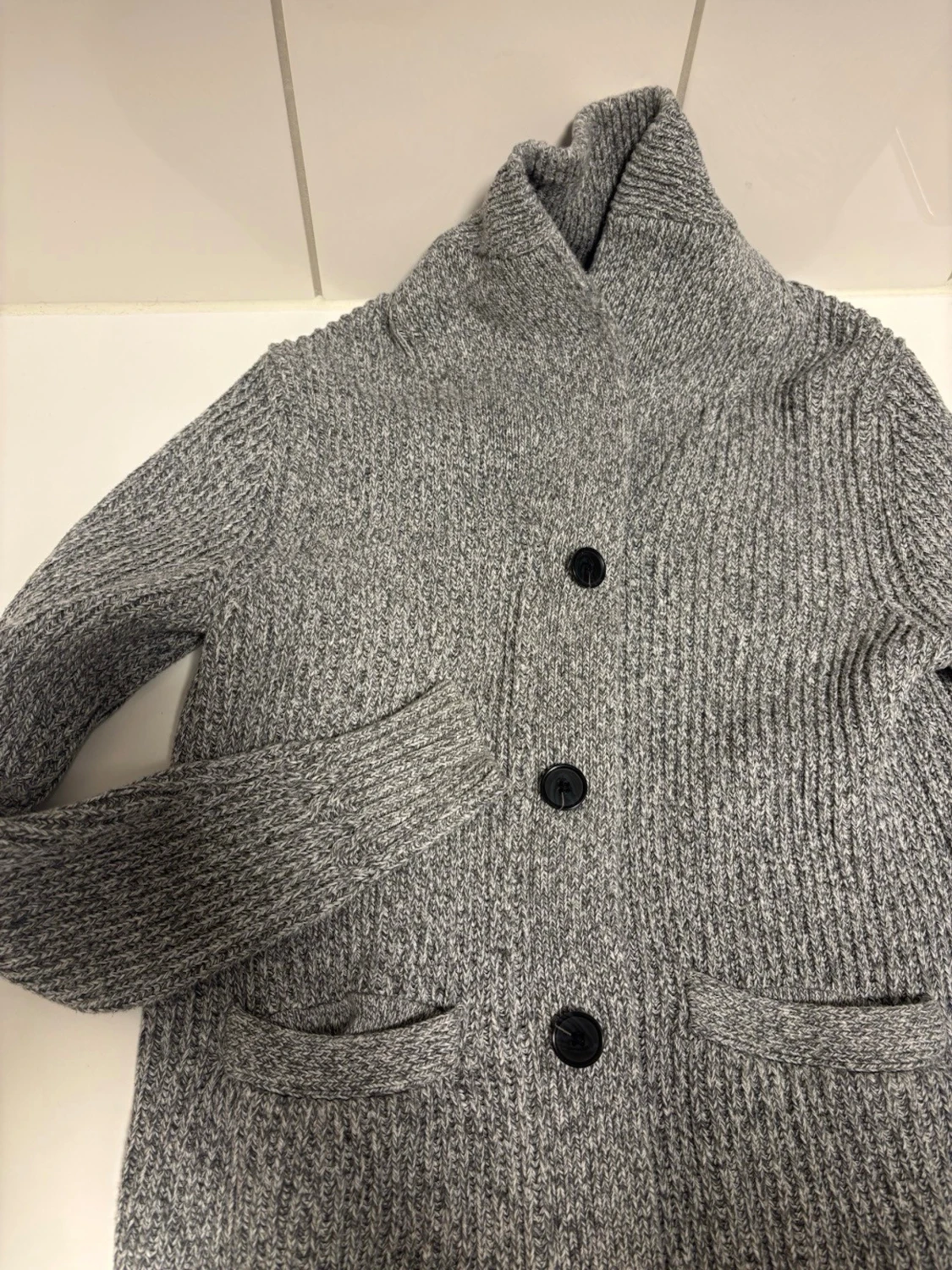 Grå stickad kofta från H&M - 1