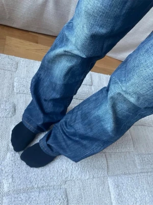 Supersnygga bootcut acne studios jeans  - Säljer ett par blå bootcut jeans, från acne studios, superbra skick! Supersnygga! Rätt så höga i midjan. Hör snälla  av er om ni är intresserade!! 