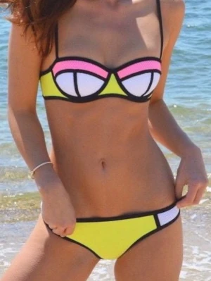 Gul push-up bikini - Supersnygg gul bikini! Har i storlek M och L men de är väldigt små i storleken! Skriv om du har frågor!☺️💗