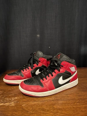 Jordan 1  - Fina Jordan 1s i storlek 43. Säljer åt en vän så skriv innan du trycker på köp