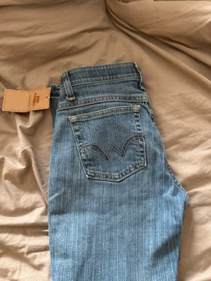 Wrangler ljusblå jeans med raka ben - Vintage jeans, passade inte mig i storlek, lågmidjade