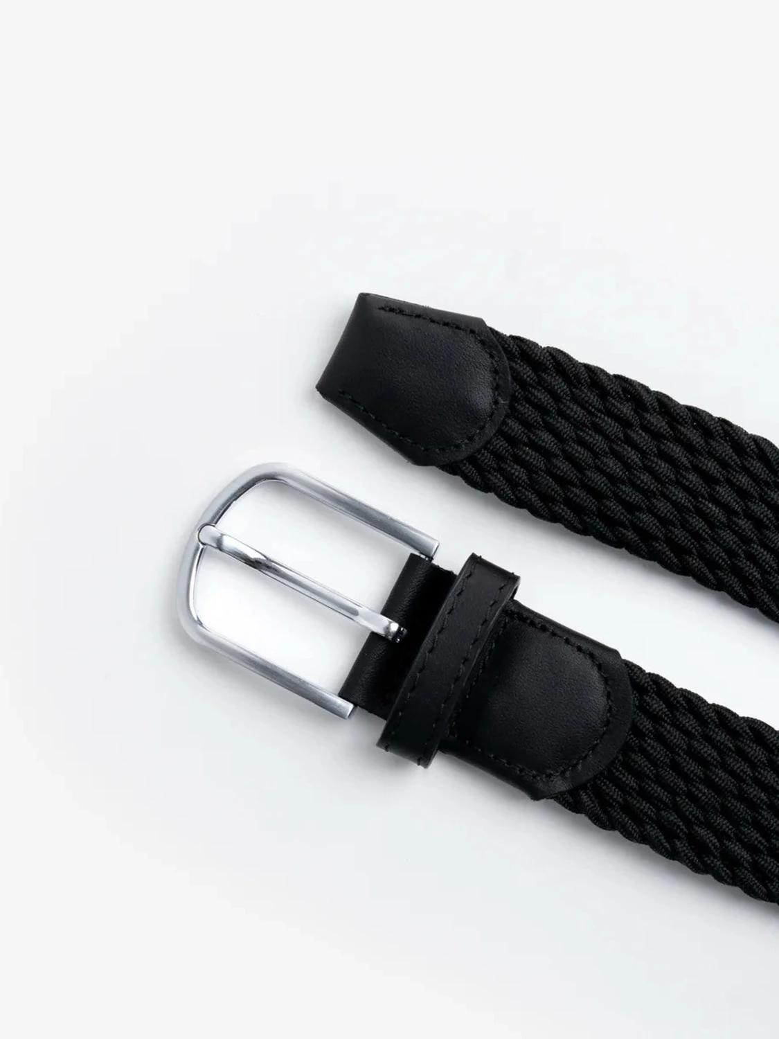 Svart flätat bälte