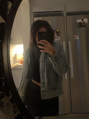 Ljusblå  jeansjacka - Snygg ljusblå jeansjacka🩵