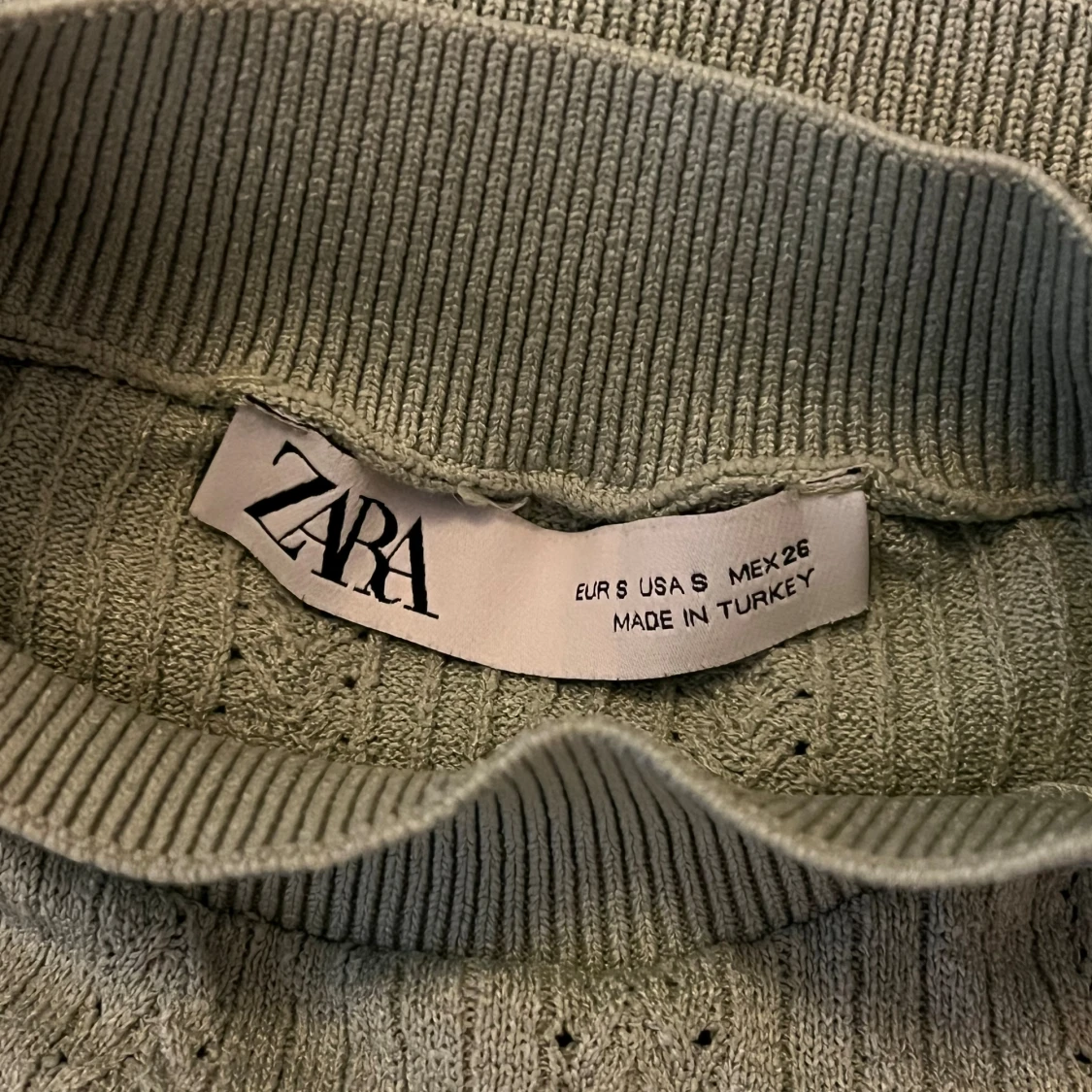 Grönt linne med blommor - 4