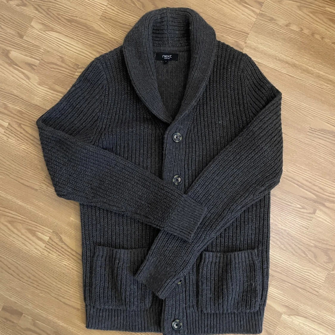 Mörkbrun stickad kofta