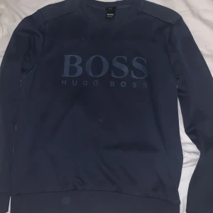 Hugo Boss tröja  - Storlek S, har andvänds men fortfarande mycket bra skick!
