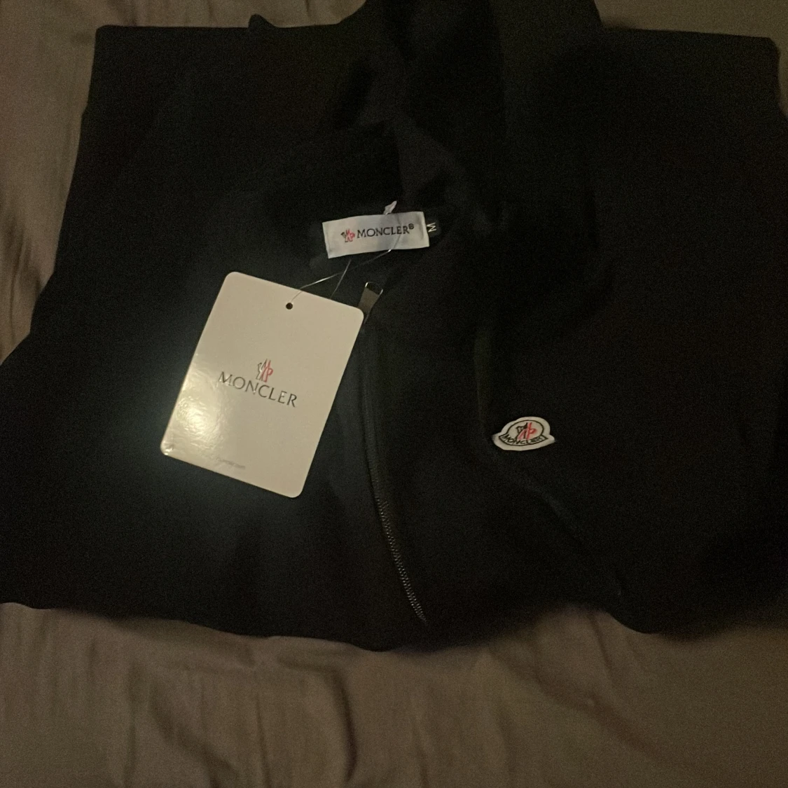 Svart hoodie från Moncler med dragkedja - 1